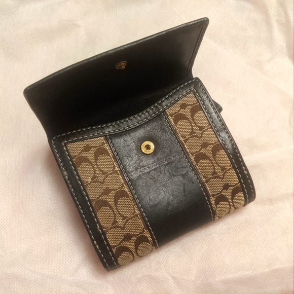 Coach Signature Canvas Wallet - Picture 3 of 4